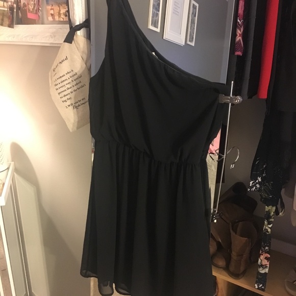Dresses.!!!! - Picture 1 of 8